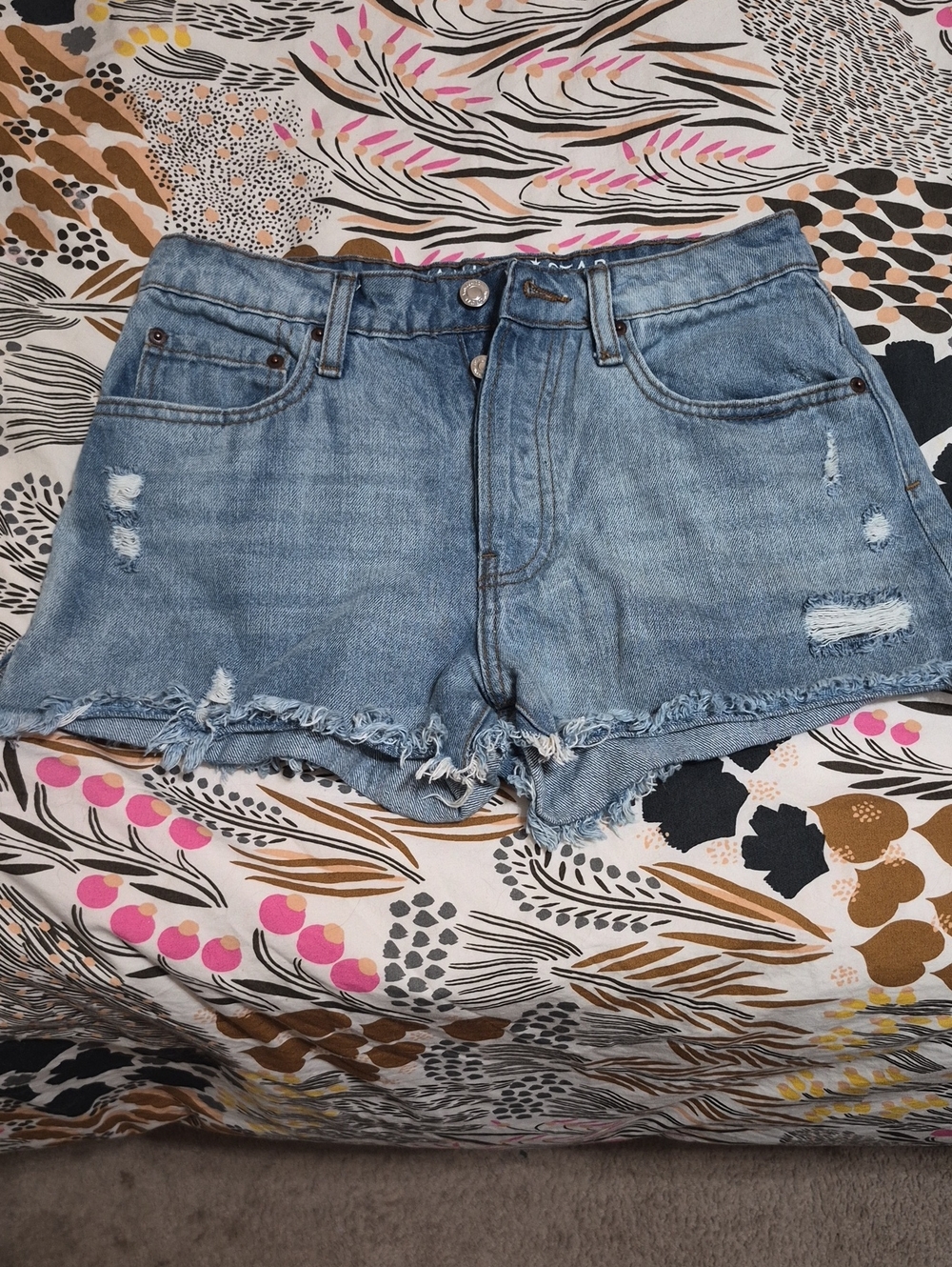 Vanilla Star Light Wash Distressed Denim Shorts